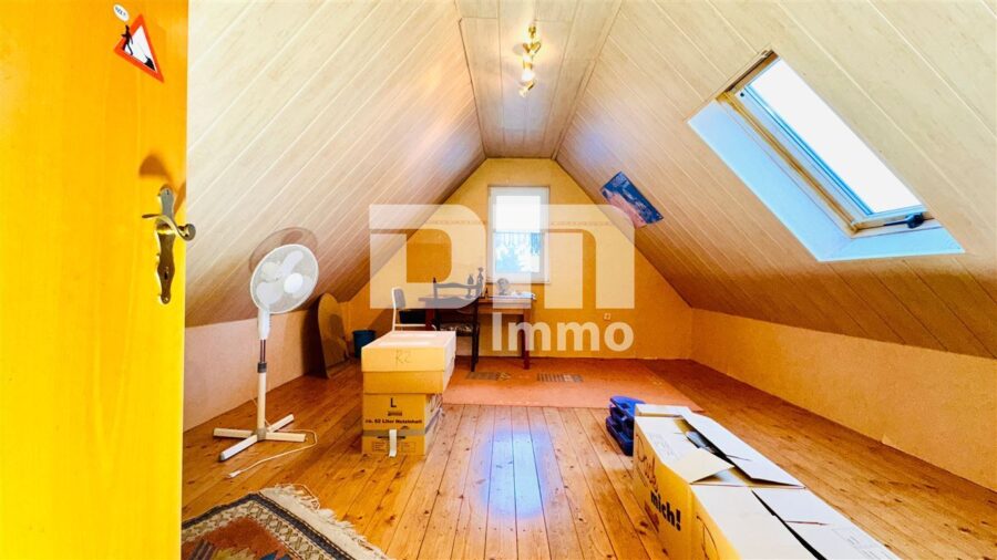 (R)eserviert!!!Modernisiertes Ein- bis Zweifamilienhaus mit Anbau BJ 1992 + 2. Baugrundstück - DG Anbau G2 Zimmmer 2